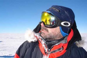 Todd-Carmichael-treks-to-south-pole