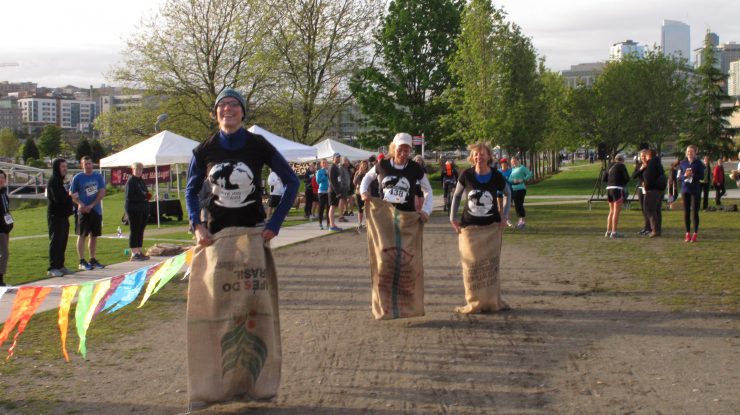 A little pre-race race, with coffee sacks. By Scott Shouse, LISEED Photography