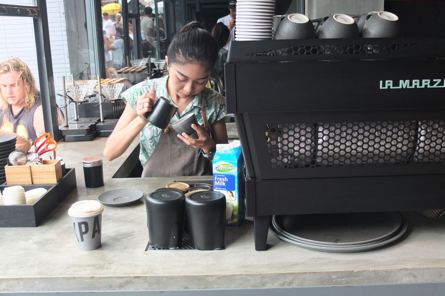 ekspatriat pemanggang l/s studio kopi sensa koffie burung lapar pemanggang kopi senman kopi bali indonesia cafe guide sprudge