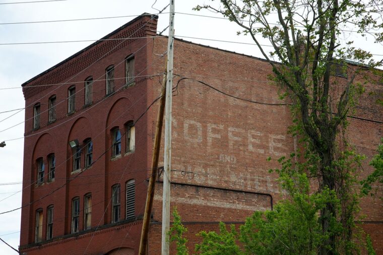 1280px amazon coffee and spice mill (9372964038)