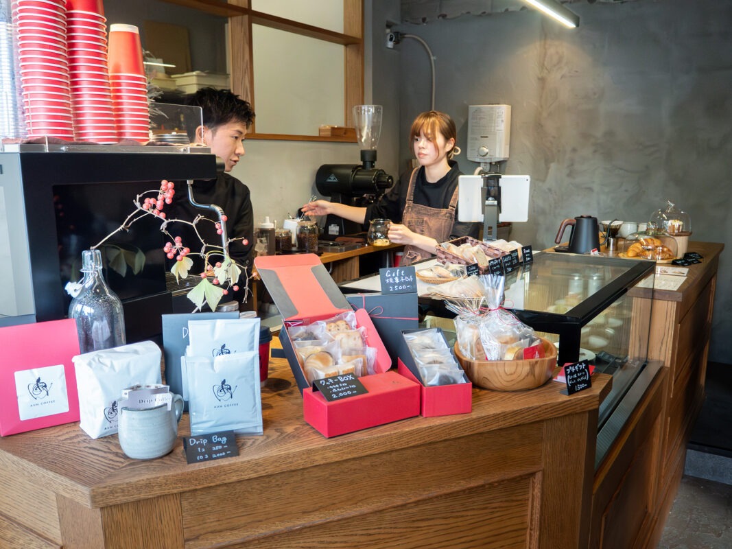 osaka guide aun coffee interior michael joseph 02