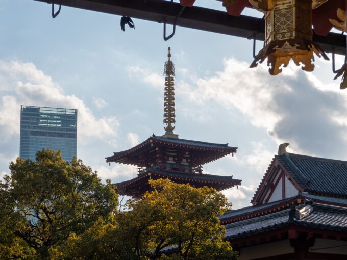 osaka guide osaka establishing shot shitennoji michael joseph 02