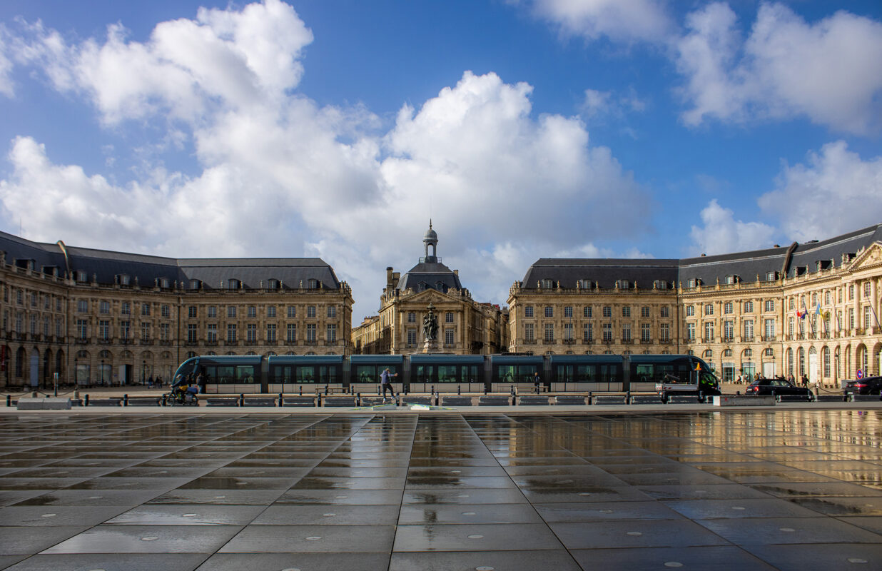 bordeauxguide landmark mirroirdeau vinkawoldarsky
