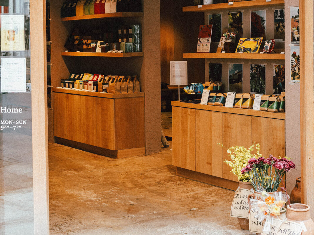 sangenjaya cafe guide obscura interior bond 01