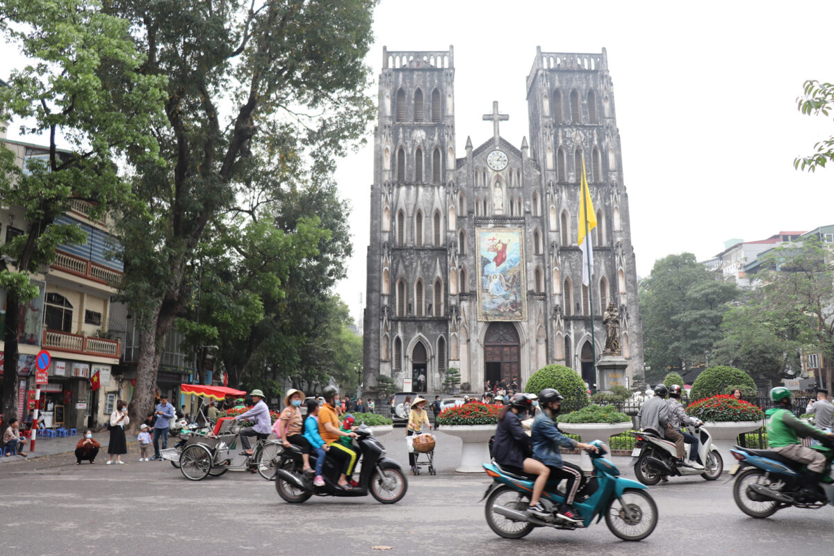 hanoi roasters establishing shot huyen khanh nguyen