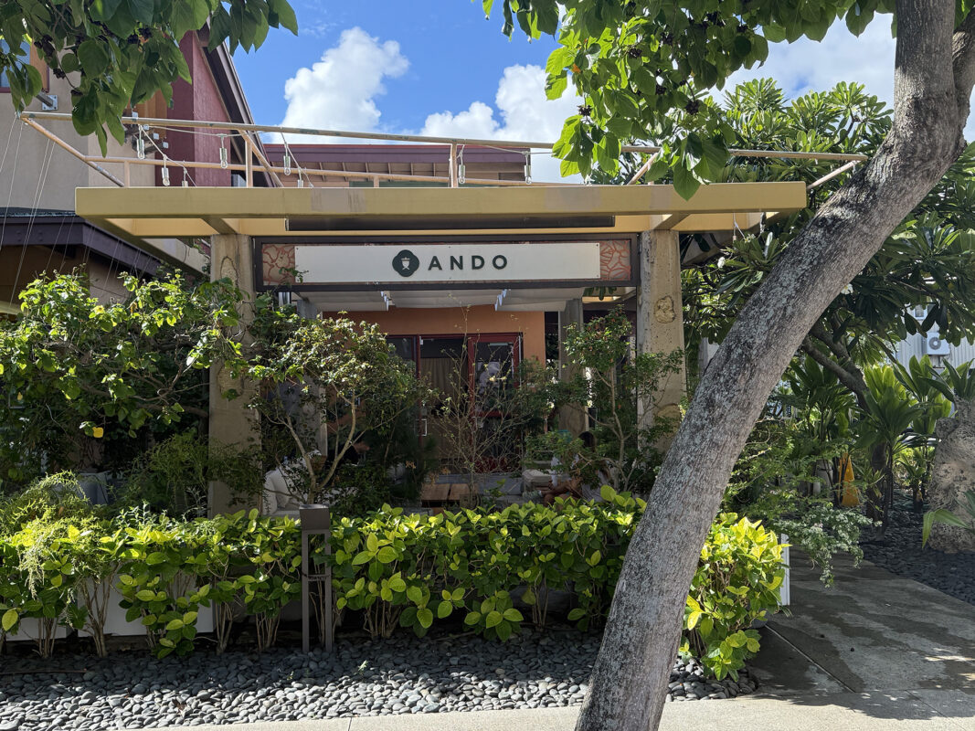 honolulu guide ando cafe outside the building