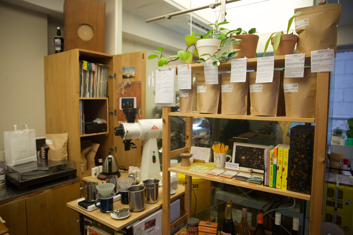 mesh shelf holden jannusch