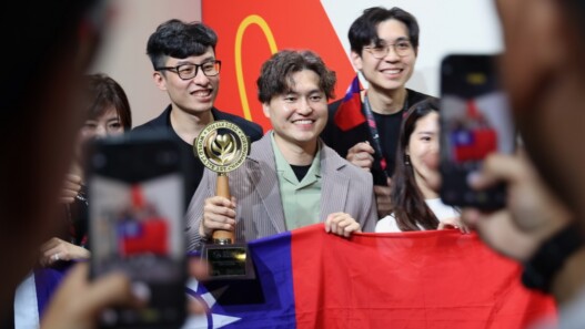 latte-art-champion-phones-lede