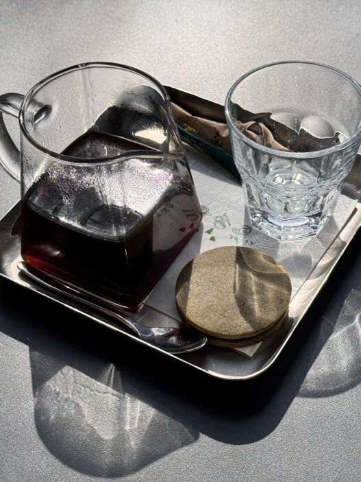 mimoza n'qoshe tirana coffee guide benjamin sand3