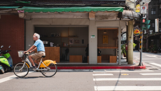 taipei_guide_coffee_along_exterior_eric_hsu