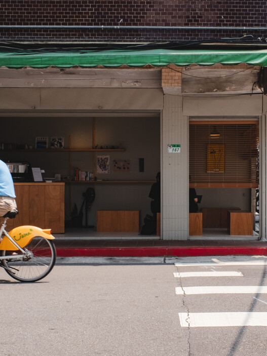 taipei_guide_coffee_along_exterior_eric_hsu