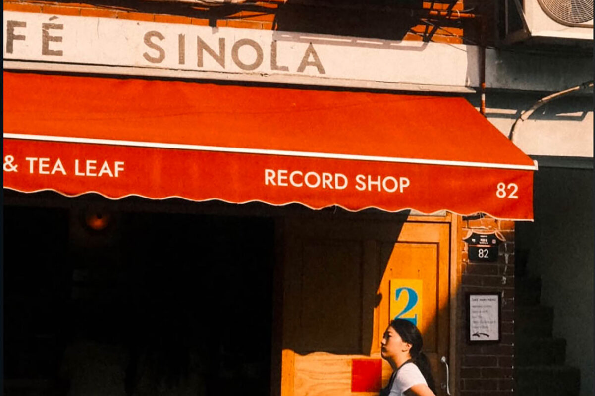 seoul lp cafes exterior cafe sinola instagram